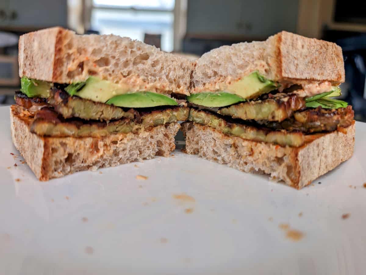 Smoked tempeh sandwich, side