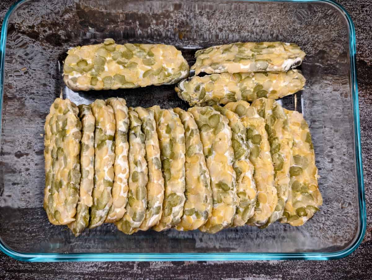 Smoked Tempeh Sandwich with Avocado, slice the tempeh and place in a non-reactive container.