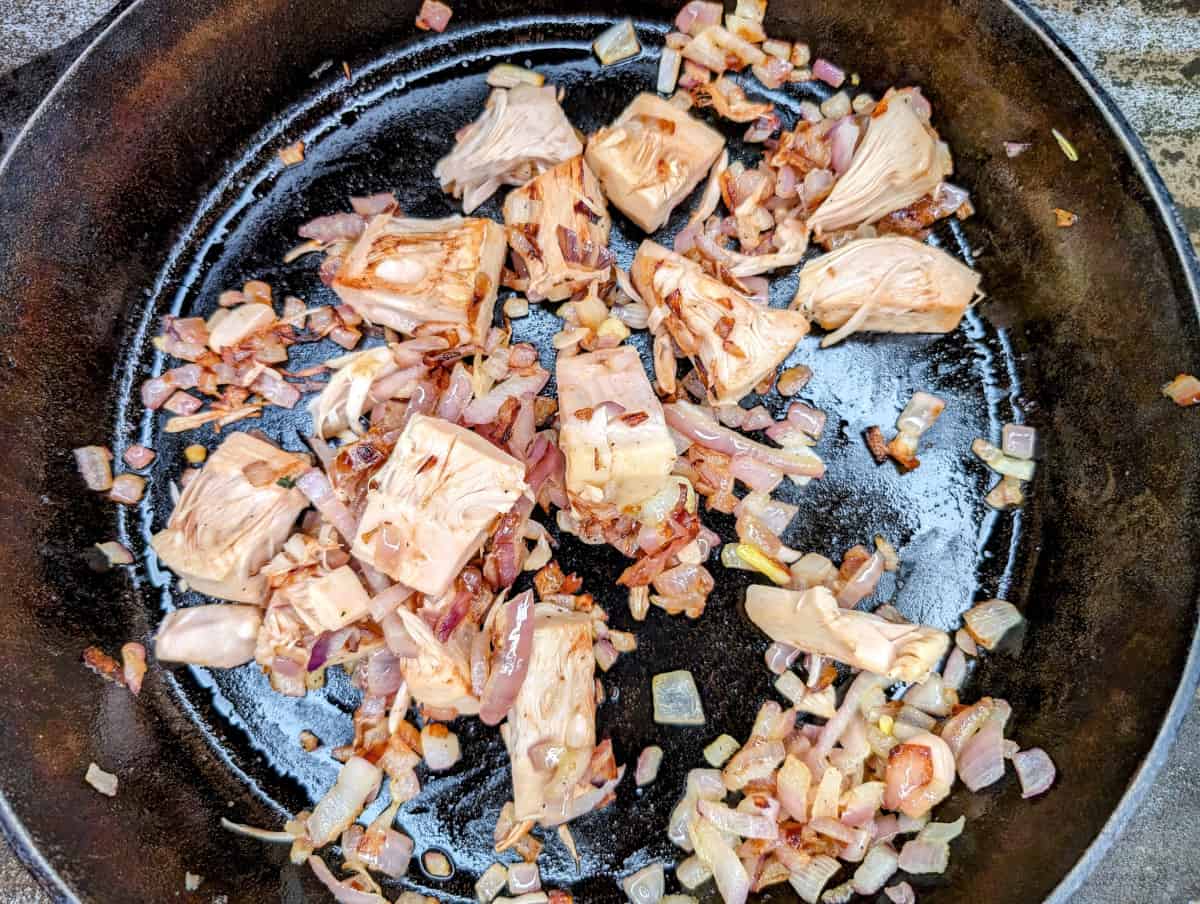 Sloppy Jacks, in pan, browned jackfruit.