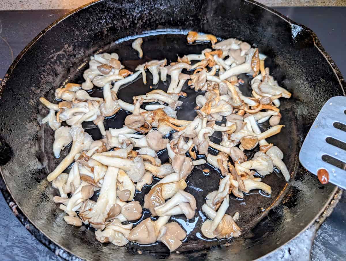 Bibimbap, step 7, cooki the mushrooms until they are tender and somewhat browned