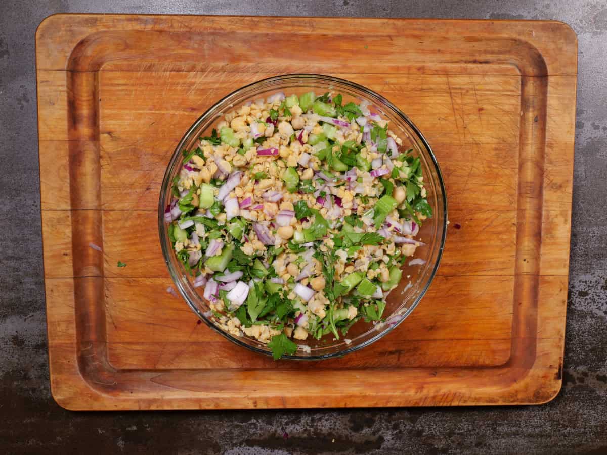mix the chickpeas and veggies